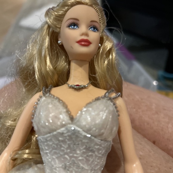 2001 Barbie Holiday Celebration - Special Edition Doll No Shoes - Picture 3 of 8